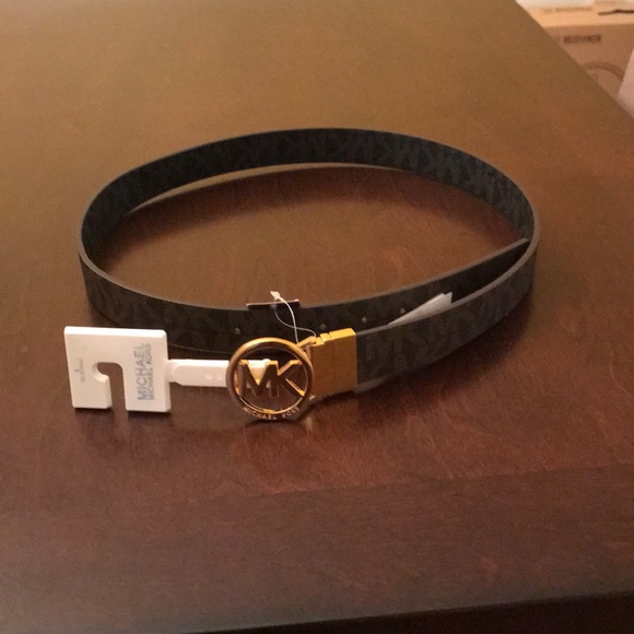 Michael Kors Logo Reversible Belt - Picture 2 of 5